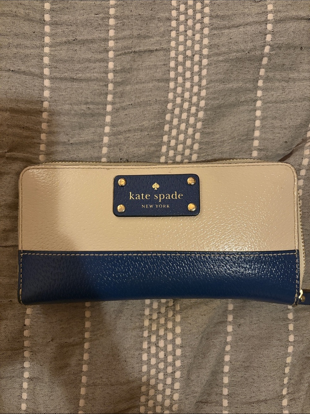 kate spade Cream and Navy Colorblock Zip Wallet